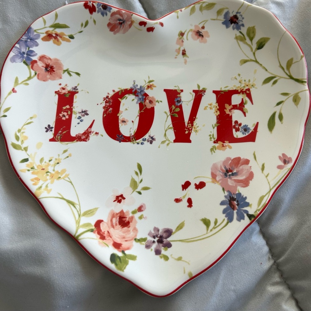 Heart-Shaped Floral Love Plate